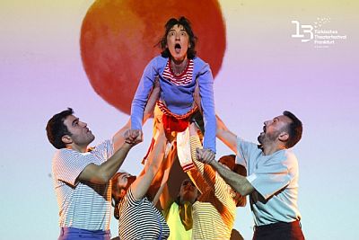 Rote Kugel (c) Staatstheater Istanbul