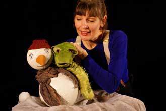 Annette H�nning und die kleine Raupe 